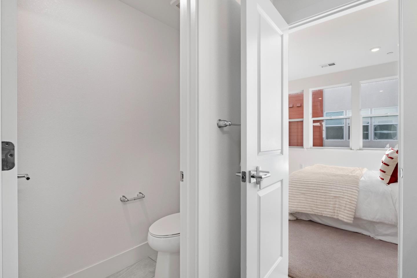 Detail Gallery Image 12 of 37 For 2930 Boyter Pl #112,  Santa Clara,  CA 95051 - 2 Beds | 2/1 Baths