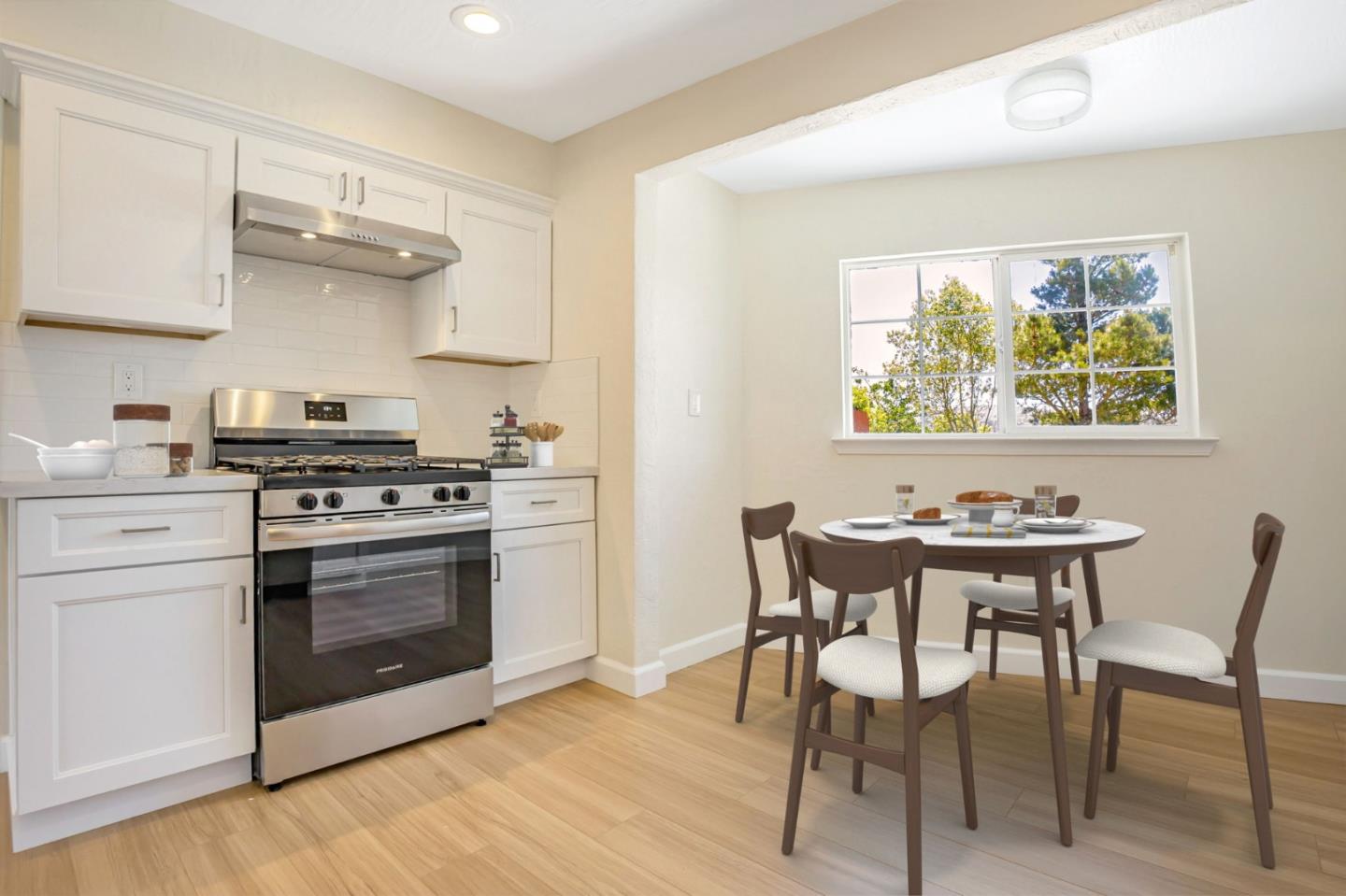 Detail Gallery Image 10 of 74 For 720 Lockhaven Dr, Pacifica,  CA 94044 - 4 Beds | 2 Baths