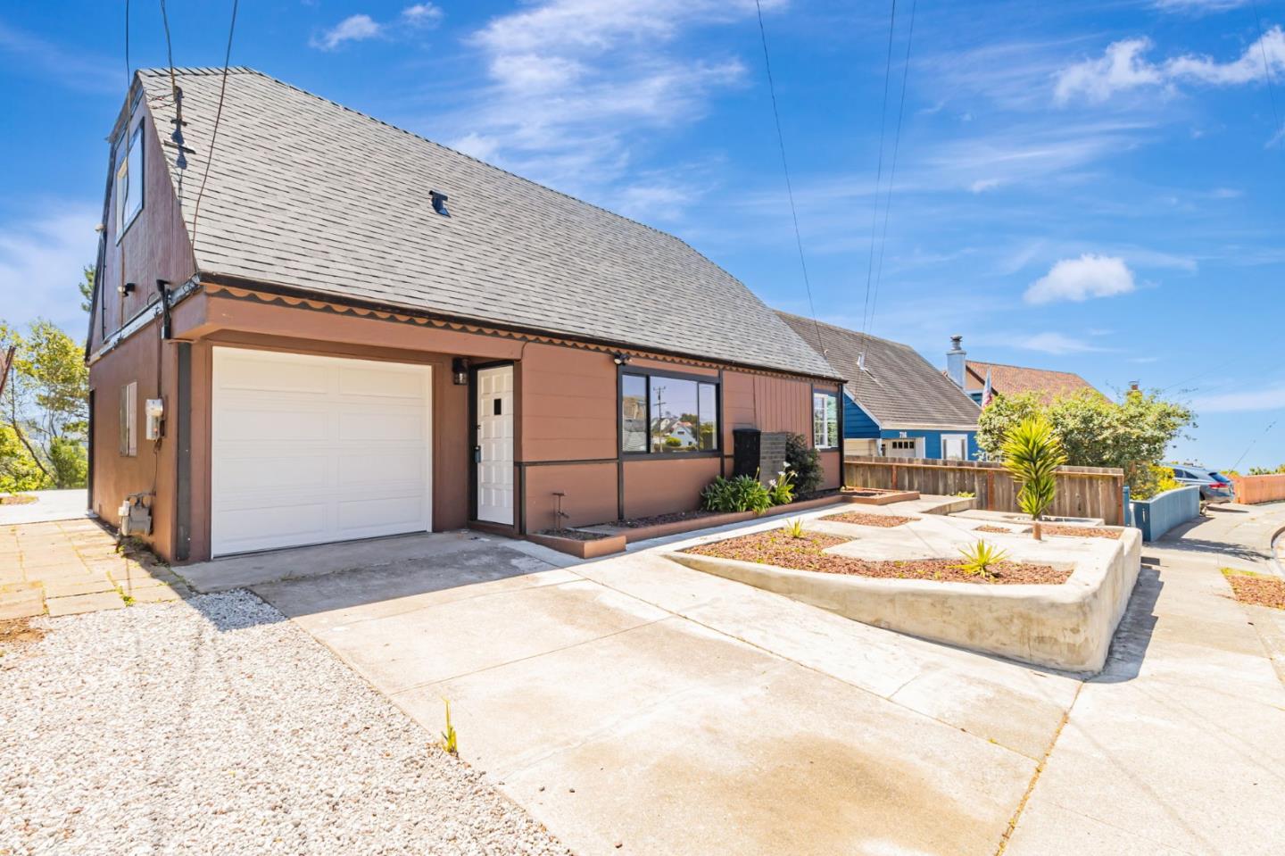 Detail Gallery Image 2 of 74 For 720 Lockhaven Dr, Pacifica,  CA 94044 - 4 Beds | 2 Baths