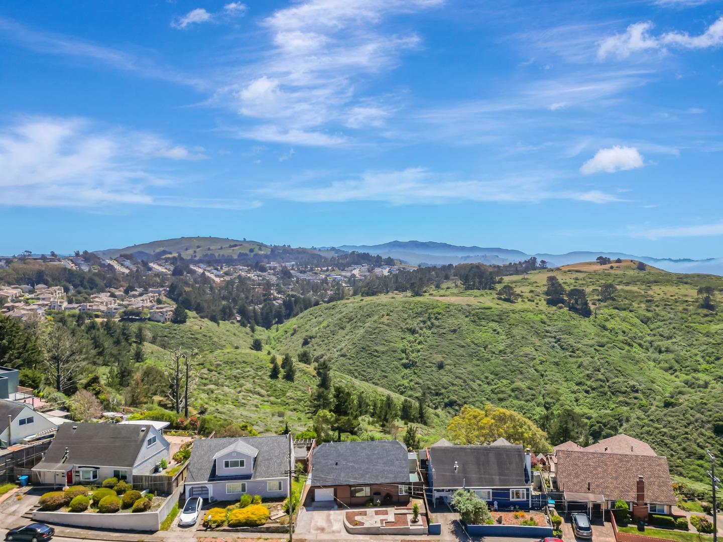 Detail Gallery Image 32 of 74 For 720 Lockhaven Dr, Pacifica,  CA 94044 - 4 Beds | 2 Baths