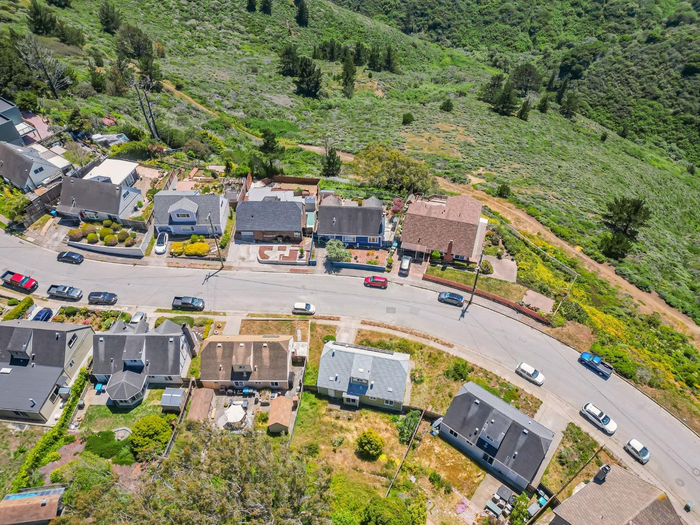 Detail Gallery Image 35 of 74 For 720 Lockhaven Dr, Pacifica,  CA 94044 - 4 Beds | 2 Baths