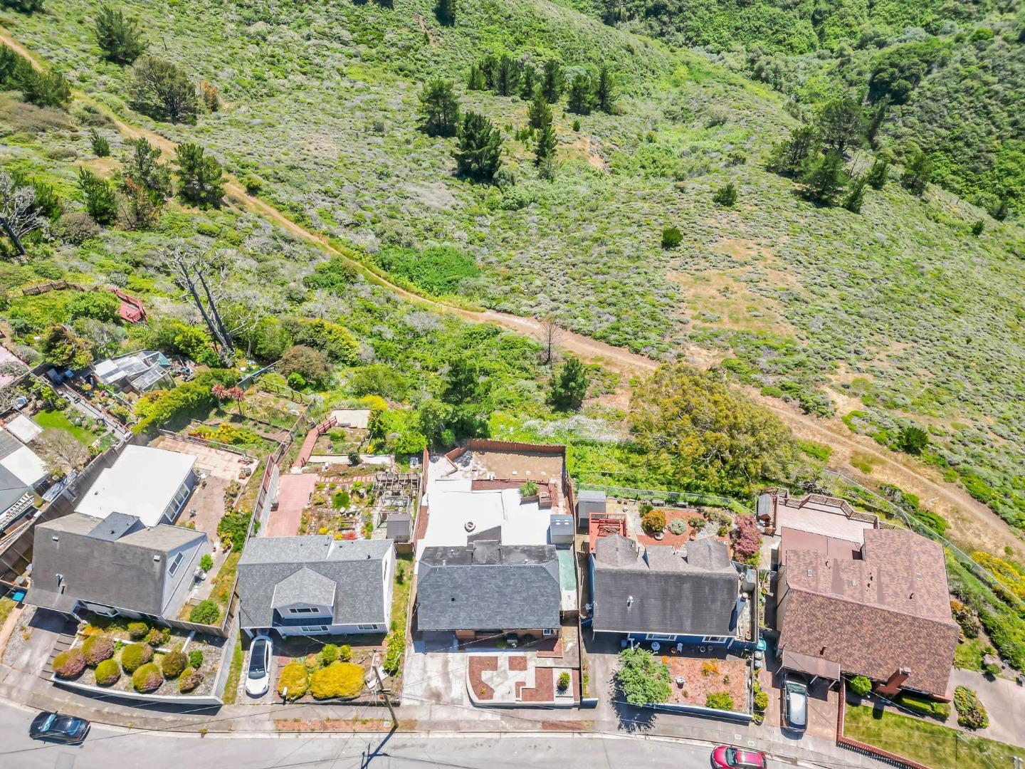 Detail Gallery Image 36 of 74 For 720 Lockhaven Dr, Pacifica,  CA 94044 - 4 Beds | 2 Baths