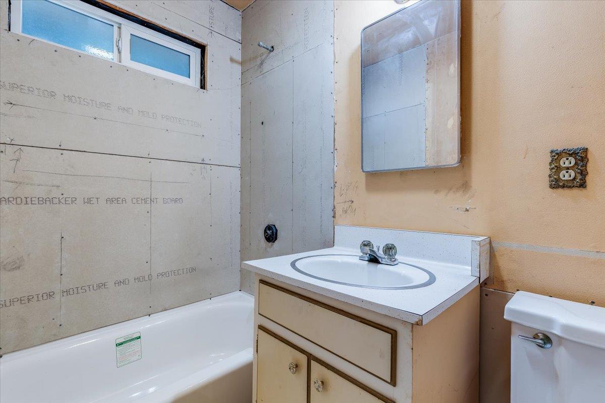 Detail Gallery Image 23 of 26 For 2074 Ashwood Ln, San Jose,  CA 95132 - 5 Beds | 2/1 Baths