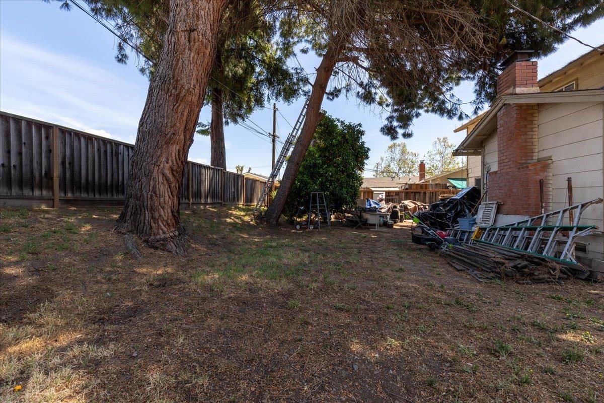 Detail Gallery Image 24 of 26 For 2074 Ashwood Ln, San Jose,  CA 95132 - 5 Beds | 2/1 Baths