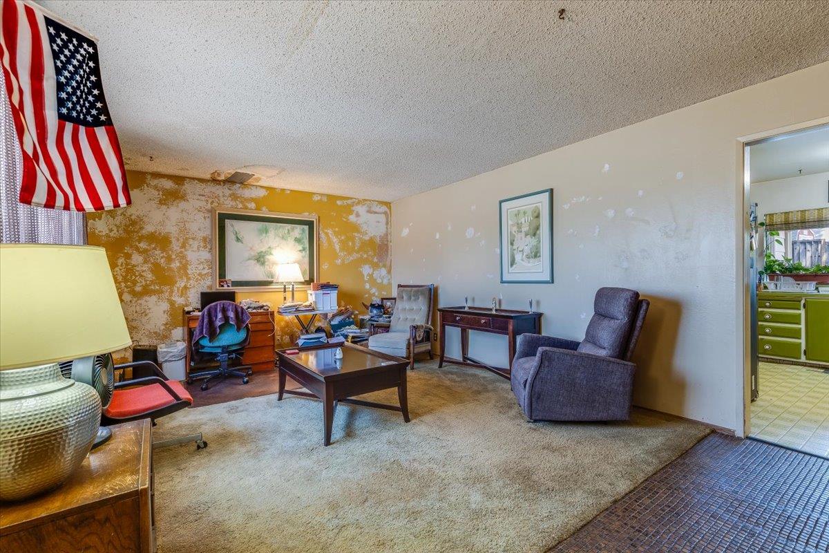 Detail Gallery Image 5 of 26 For 2074 Ashwood Ln, San Jose,  CA 95132 - 5 Beds | 2/1 Baths