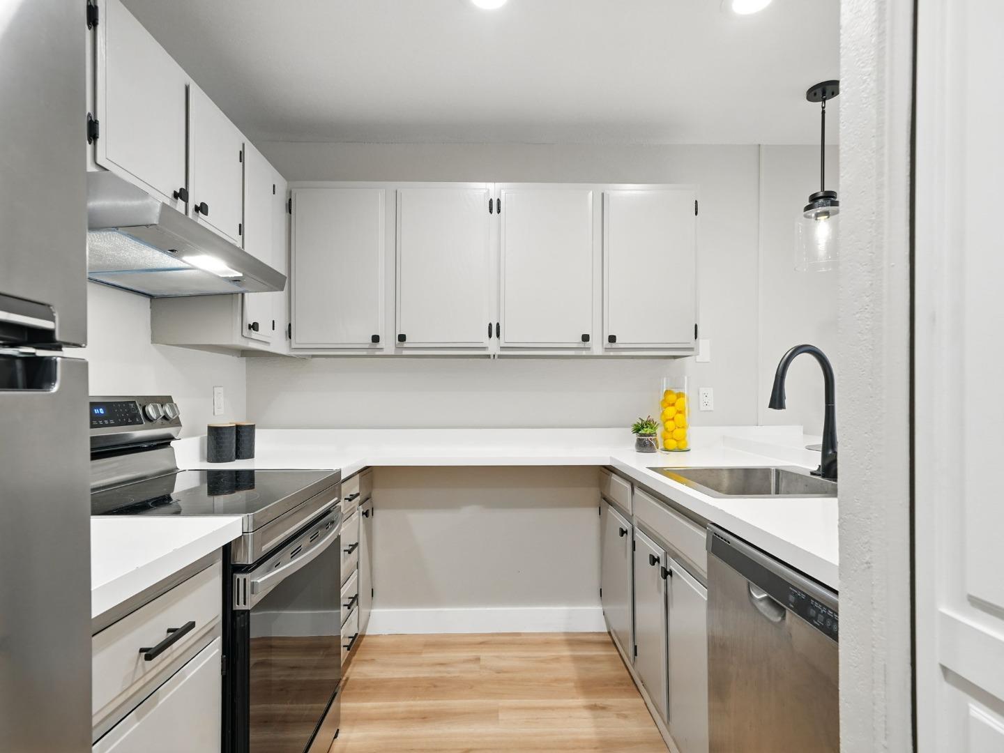 Detail Gallery Image 11 of 34 For 1685 Bayridge Way #210,  San Mateo,  CA 94402 - 2 Beds | 2 Baths