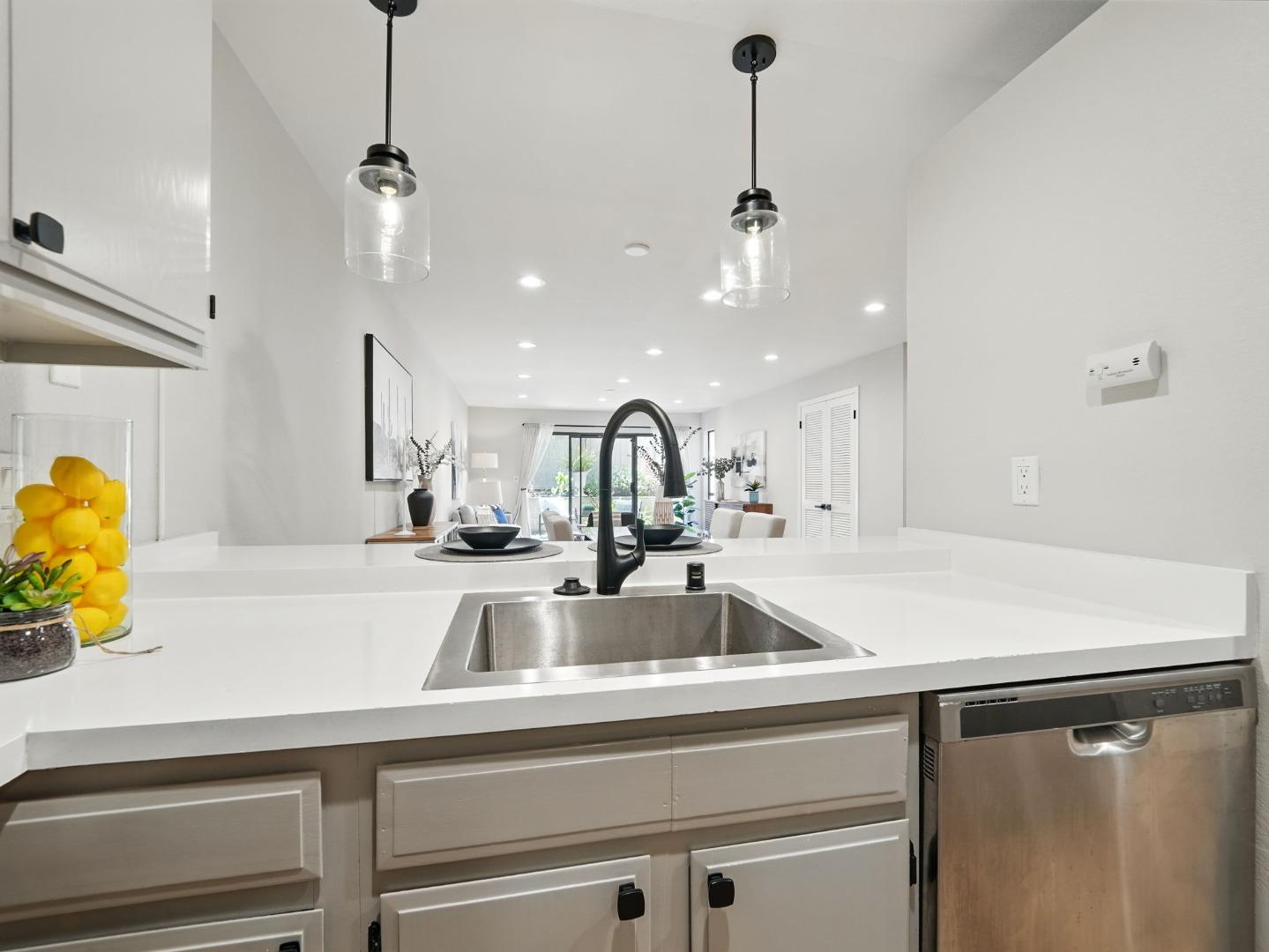 Detail Gallery Image 12 of 34 For 1685 Bayridge Way #210,  San Mateo,  CA 94402 - 2 Beds | 2 Baths