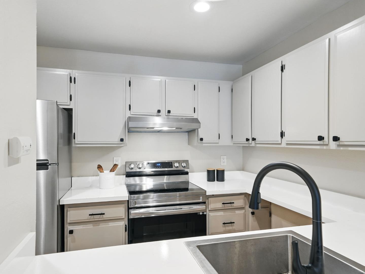 Detail Gallery Image 13 of 34 For 1685 Bayridge Way #210,  San Mateo,  CA 94402 - 2 Beds | 2 Baths
