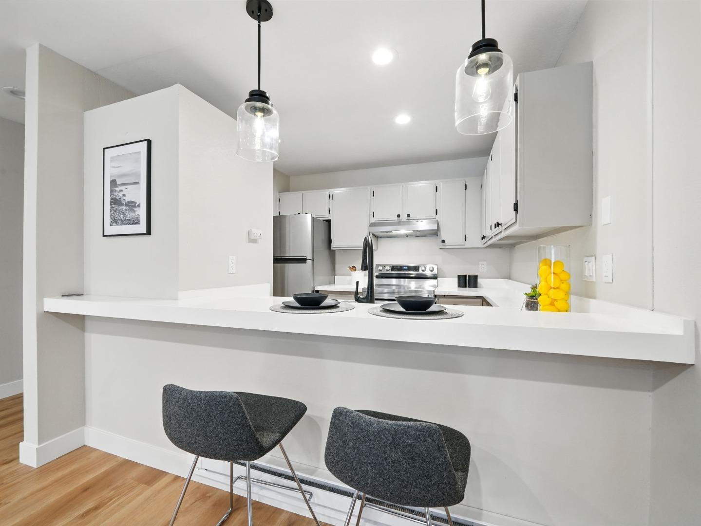Detail Gallery Image 14 of 34 For 1685 Bayridge Way #210,  San Mateo,  CA 94402 - 2 Beds | 2 Baths