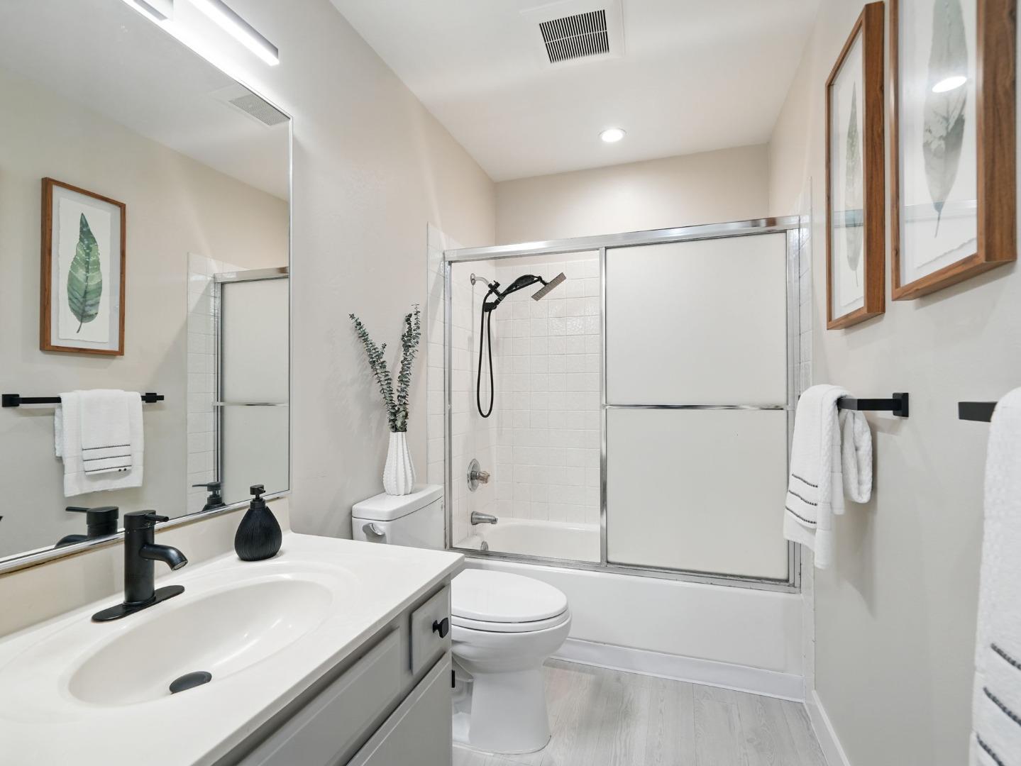Detail Gallery Image 18 of 34 For 1685 Bayridge Way #210,  San Mateo,  CA 94402 - 2 Beds | 2 Baths