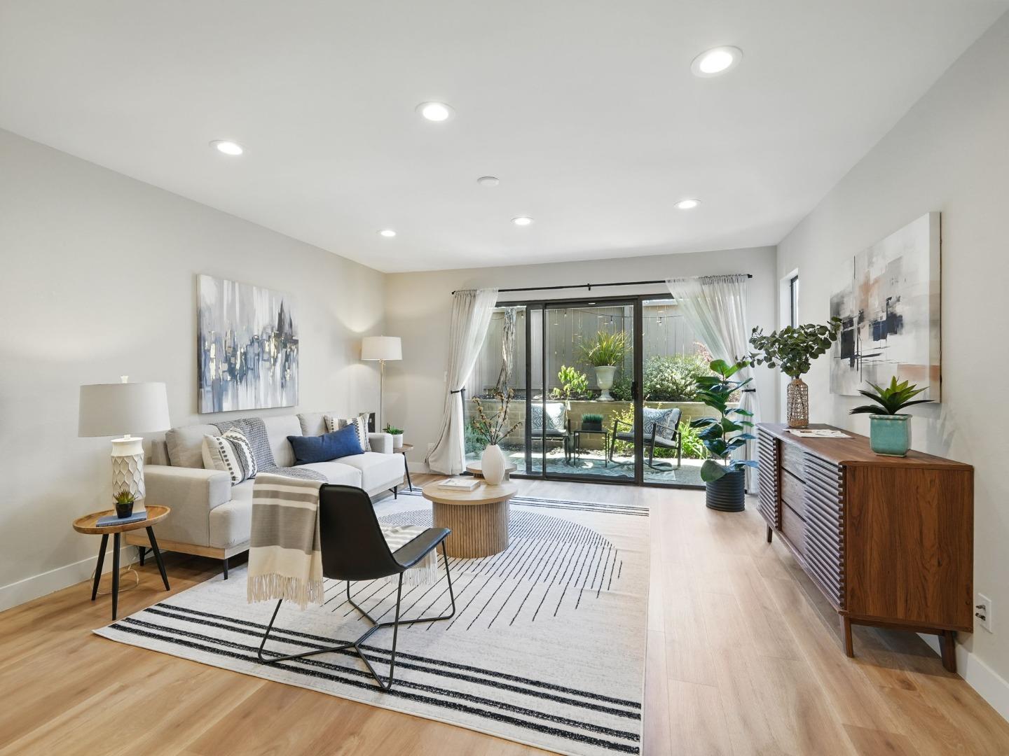 Detail Gallery Image 2 of 34 For 1685 Bayridge Way #210,  San Mateo,  CA 94402 - 2 Beds | 2 Baths