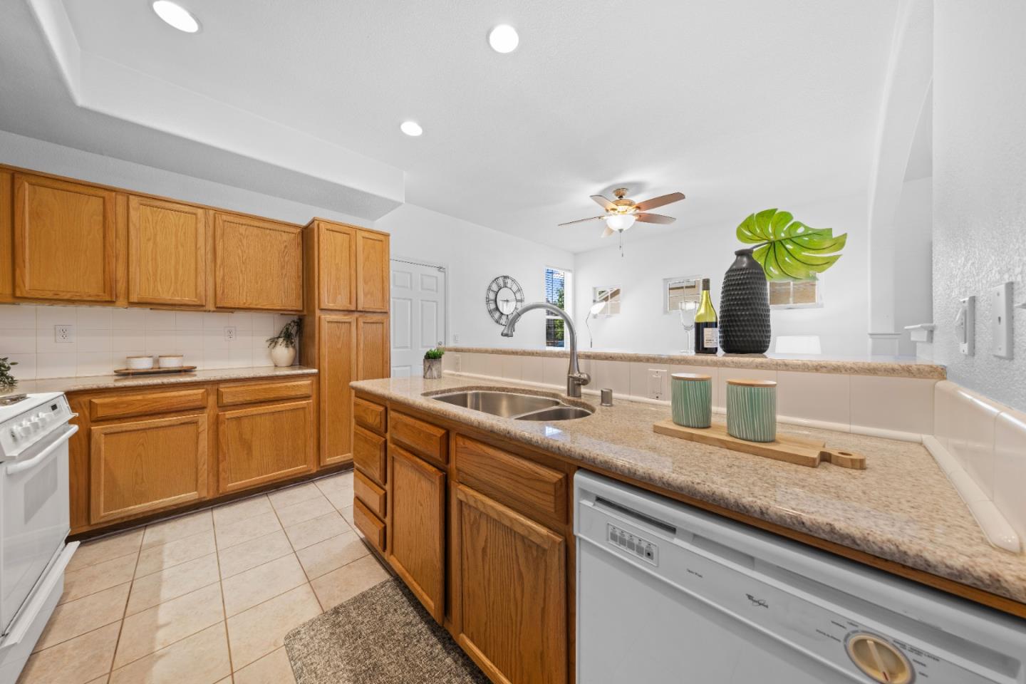 Detail Gallery Image 10 of 36 For 298 S Rengstorff Ave, Mountain View,  CA 94040 - 3 Beds | 2/1 Baths