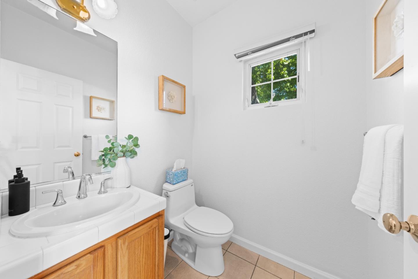 Detail Gallery Image 12 of 36 For 298 S Rengstorff Ave, Mountain View,  CA 94040 - 3 Beds | 2/1 Baths