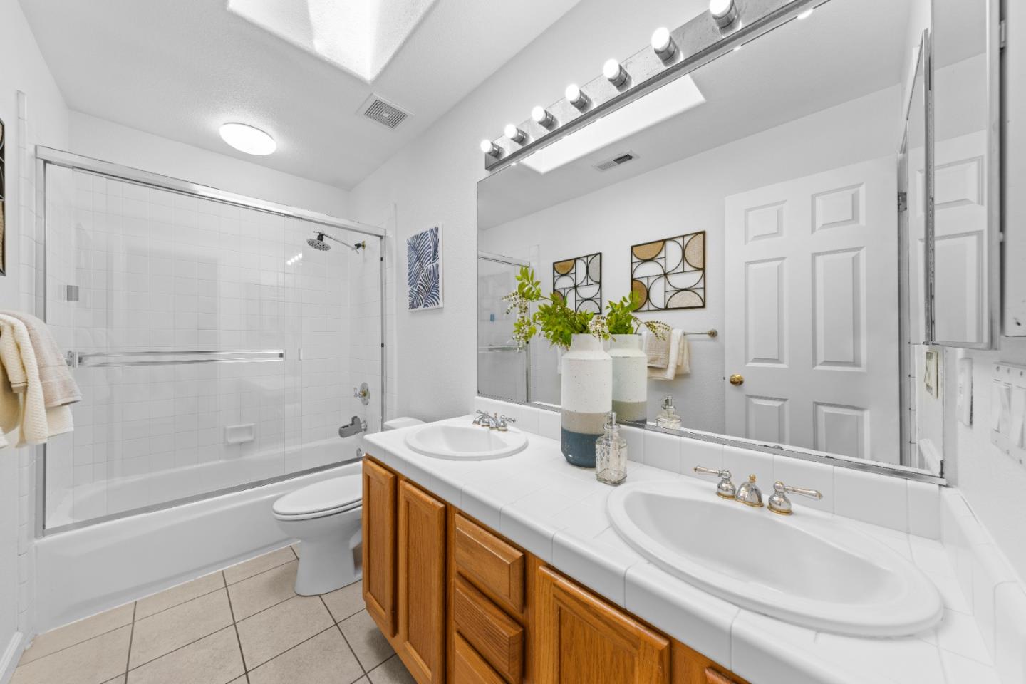 Detail Gallery Image 25 of 36 For 298 S Rengstorff Ave, Mountain View,  CA 94040 - 3 Beds | 2/1 Baths