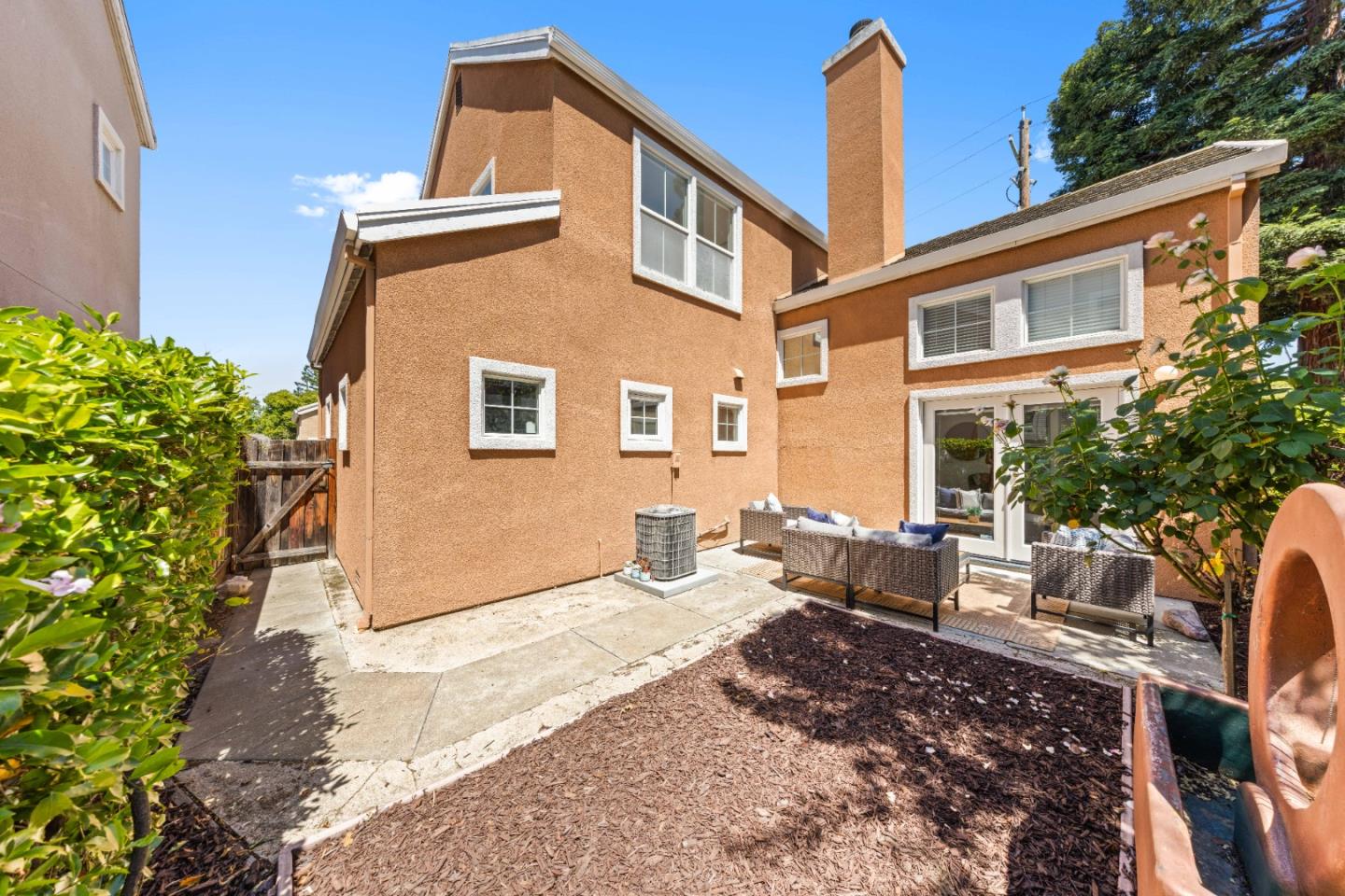 Detail Gallery Image 28 of 36 For 298 S Rengstorff Ave, Mountain View,  CA 94040 - 3 Beds | 2/1 Baths