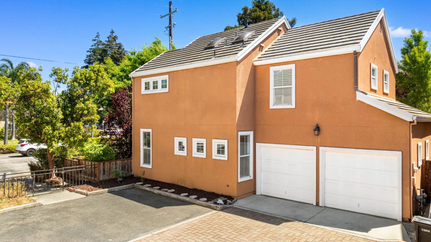 Detail Gallery Image 32 of 36 For 298 S Rengstorff Ave, Mountain View,  CA 94040 - 3 Beds | 2/1 Baths