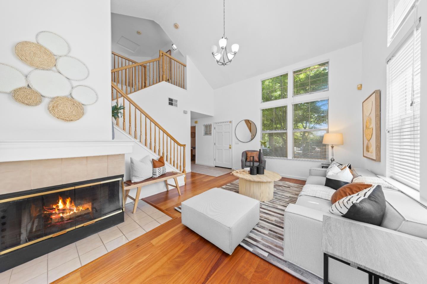 Detail Gallery Image 4 of 36 For 298 S Rengstorff Ave, Mountain View,  CA 94040 - 3 Beds | 2/1 Baths