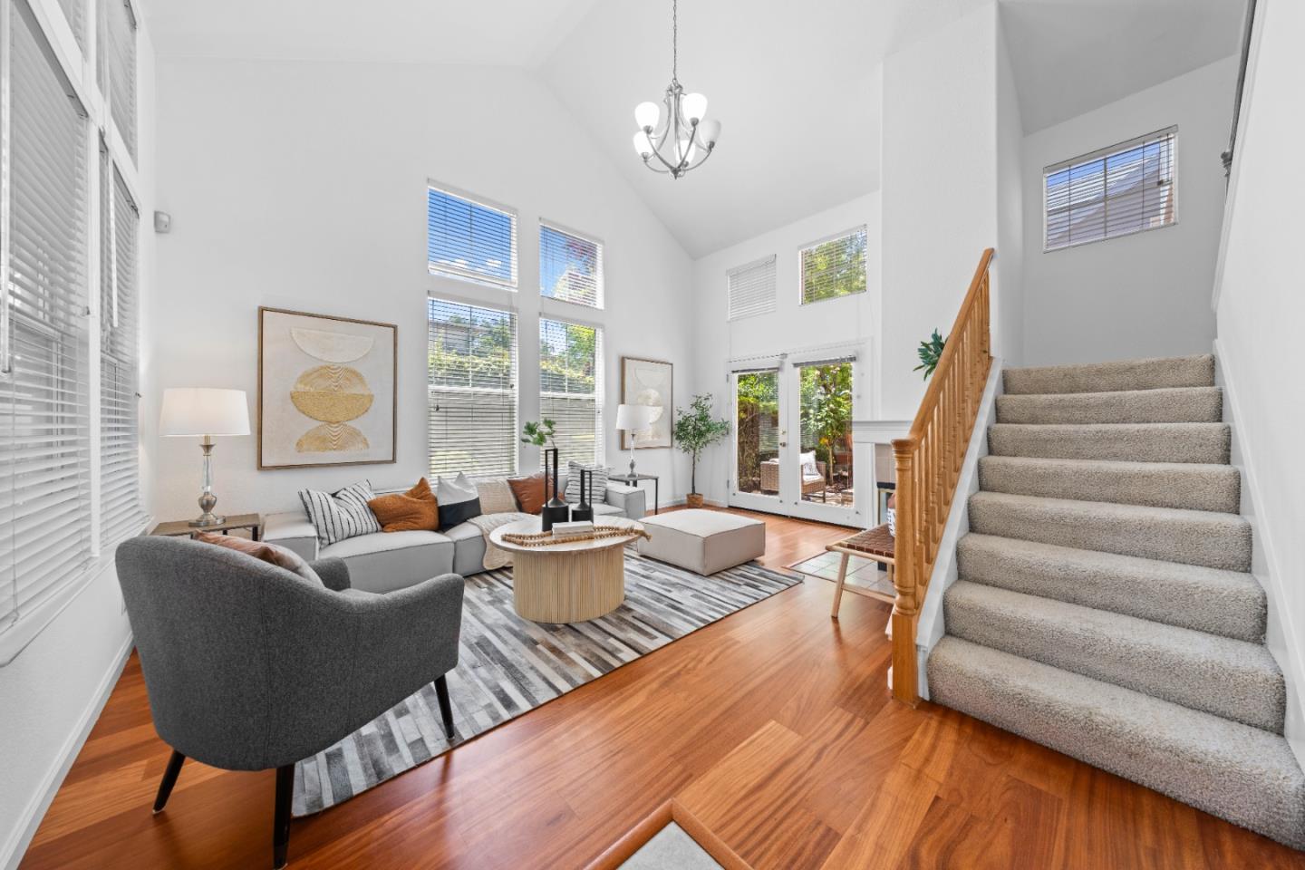 Detail Gallery Image 5 of 36 For 298 S Rengstorff Ave, Mountain View,  CA 94040 - 3 Beds | 2/1 Baths