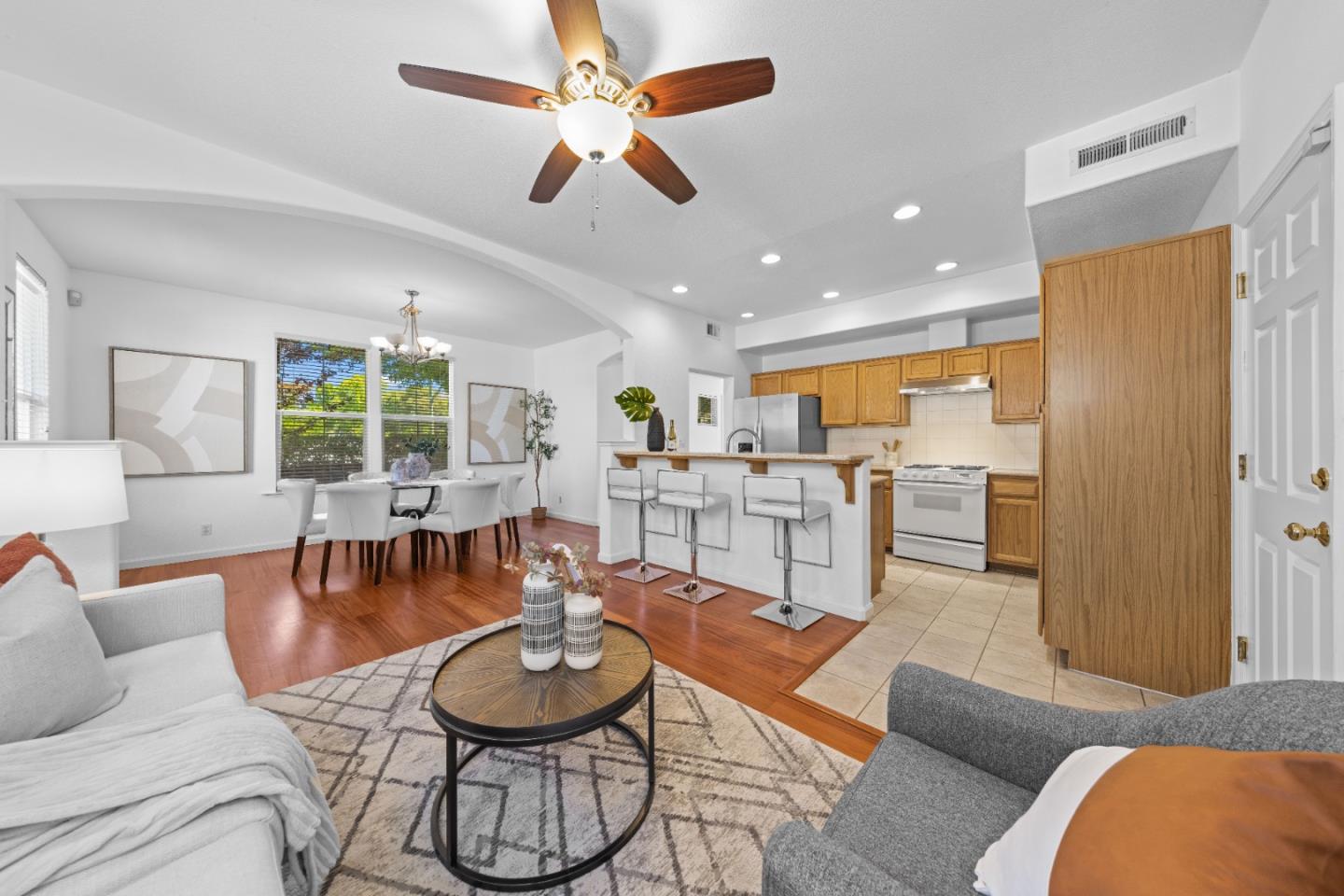 Detail Gallery Image 6 of 36 For 298 S Rengstorff Ave, Mountain View,  CA 94040 - 3 Beds | 2/1 Baths