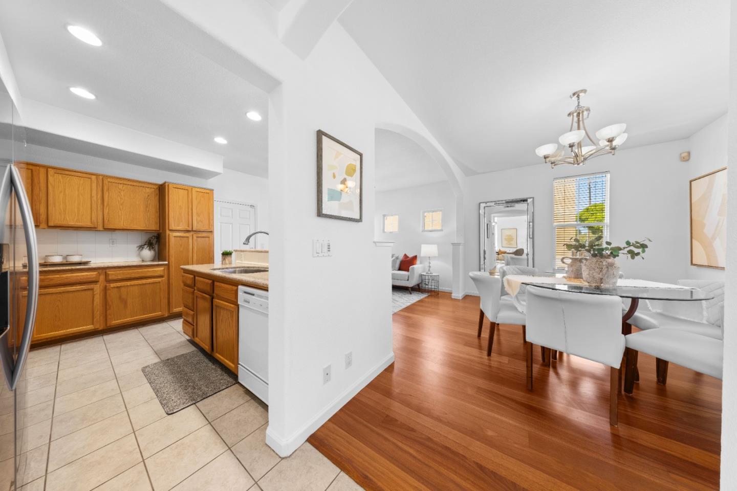 Detail Gallery Image 7 of 36 For 298 S Rengstorff Ave, Mountain View,  CA 94040 - 3 Beds | 2/1 Baths