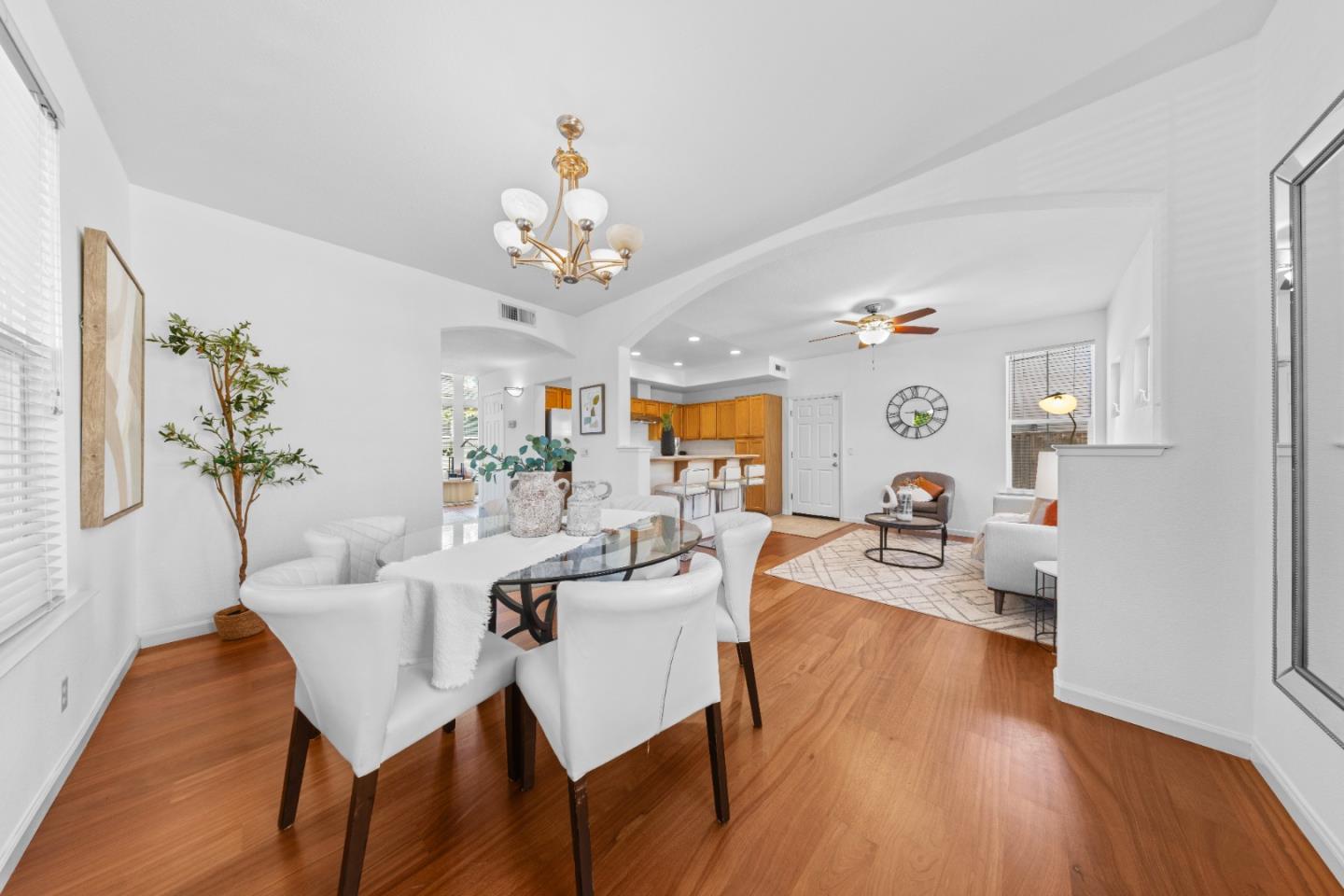 Detail Gallery Image 8 of 36 For 298 S Rengstorff Ave, Mountain View,  CA 94040 - 3 Beds | 2/1 Baths