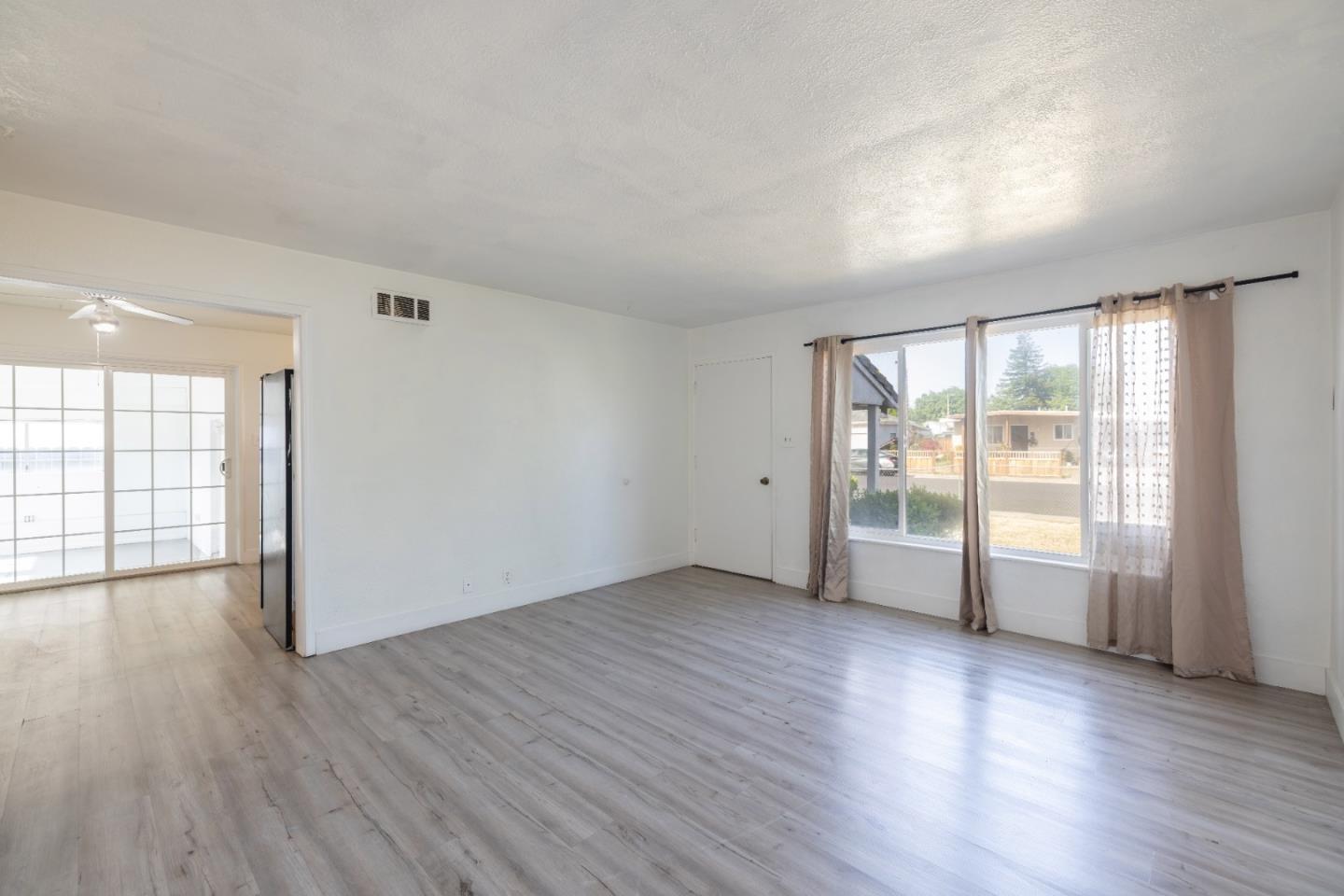Detail Gallery Image 2 of 15 For 432 Cowell Ave, Manteca,  CA 95336 - 3 Beds | 2 Baths