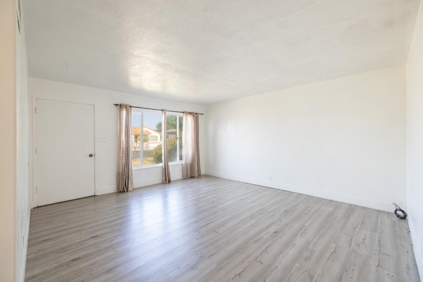 Detail Gallery Image 3 of 15 For 432 Cowell Ave, Manteca,  CA 95336 - 3 Beds | 2 Baths