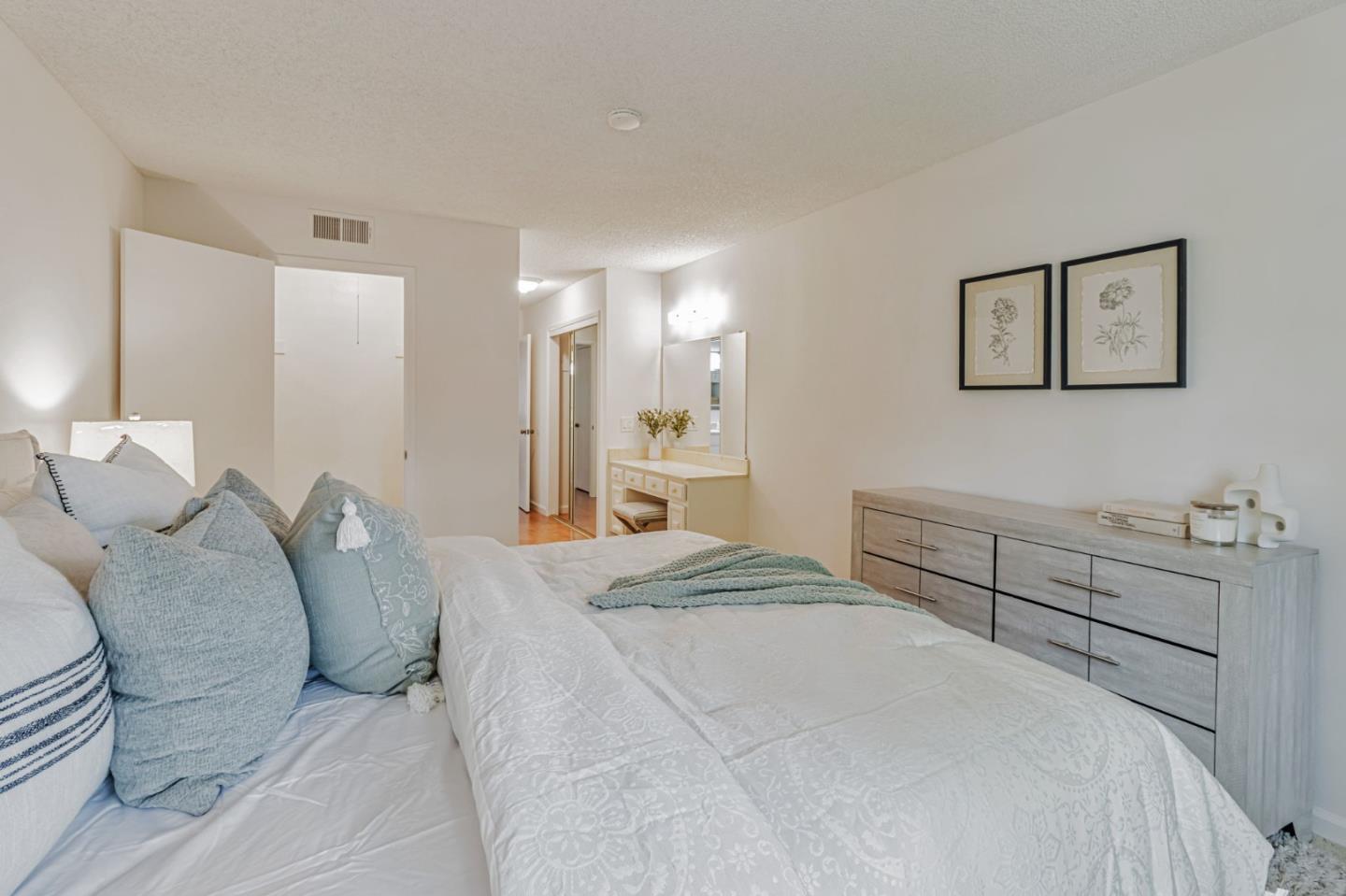 Detail Gallery Image 21 of 31 For 5277 Cribari Corner, San Jose,  CA 95135 - 2 Beds | 2 Baths