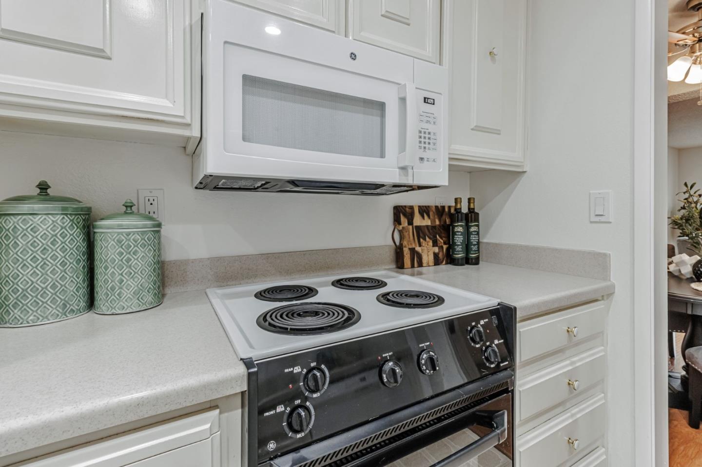 Detail Gallery Image 8 of 31 For 5277 Cribari Corner, San Jose,  CA 95135 - 2 Beds | 2 Baths