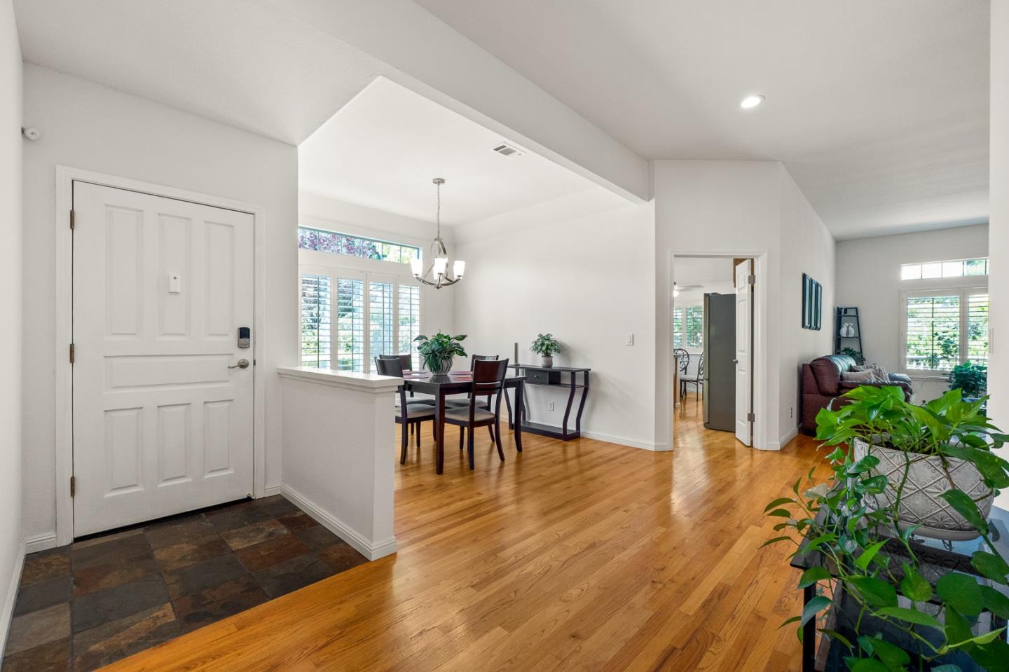 Detail Gallery Image 11 of 32 For 8631 American Oak Dr, San Jose,  CA 95135 - 2 Beds | 2/1 Baths