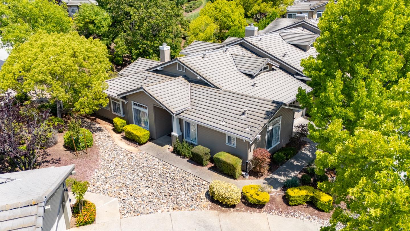 Detail Gallery Image 3 of 32 For 8631 American Oak Dr, San Jose,  CA 95135 - 2 Beds | 2/1 Baths