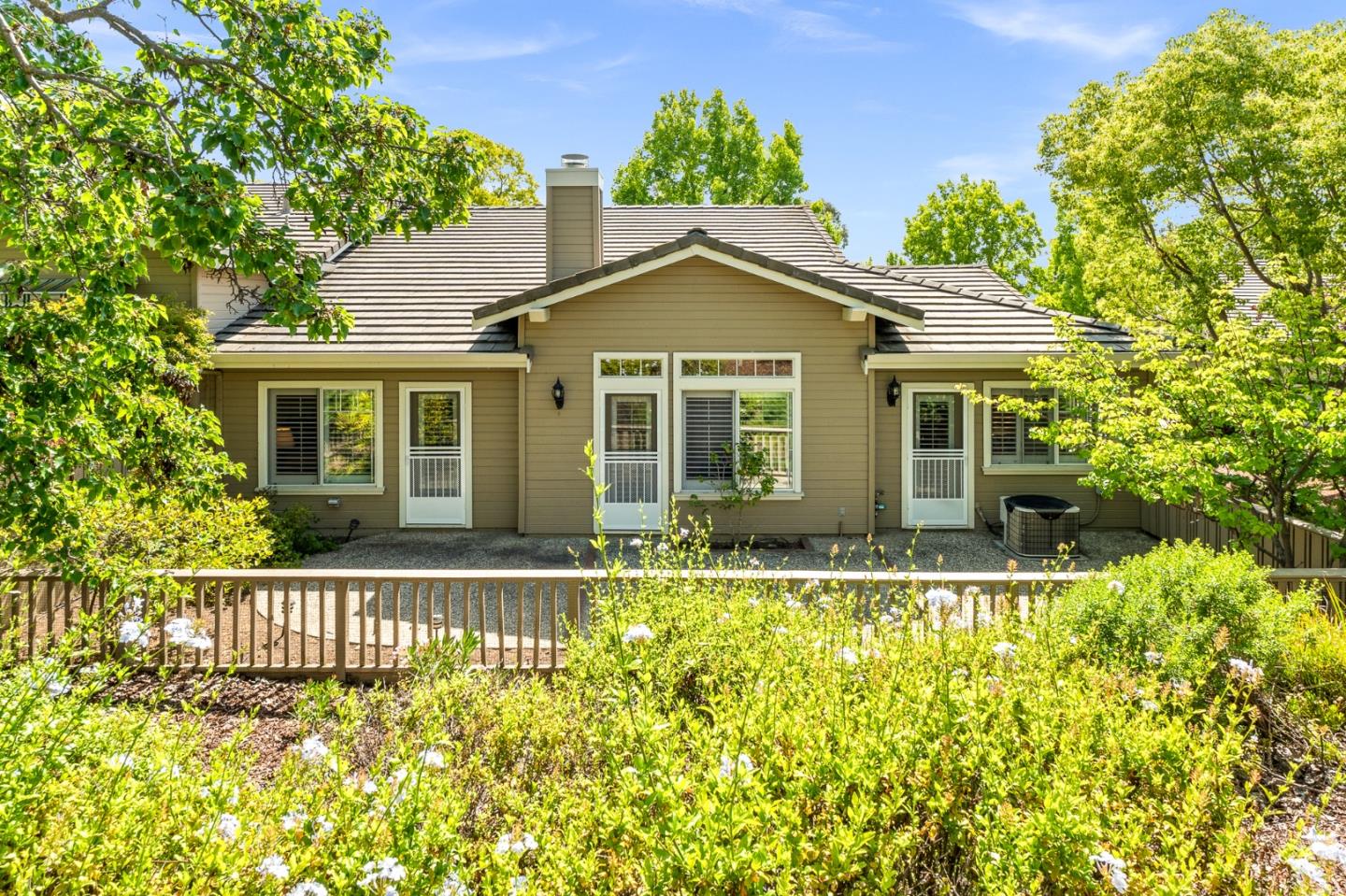 Detail Gallery Image 4 of 32 For 8631 American Oak Dr, San Jose,  CA 95135 - 2 Beds | 2/1 Baths