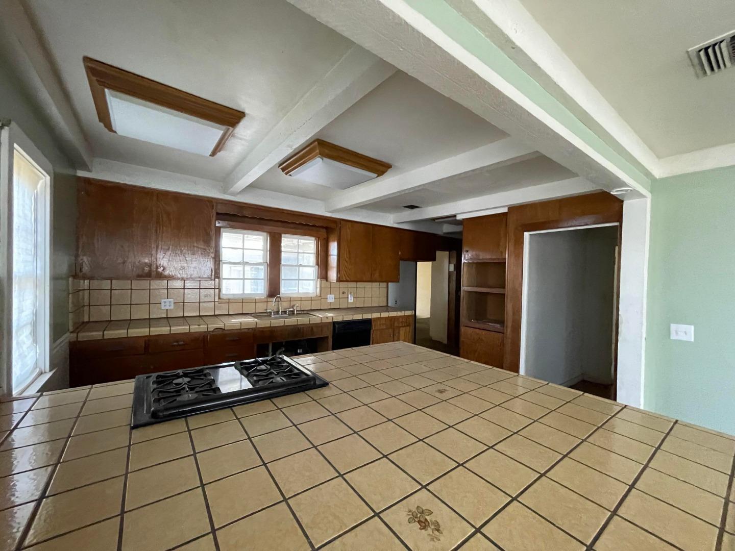 Detail Gallery Image 6 of 9 For 258 S E St, Exeter,  CA 93221 - 3 Beds | 2 Baths