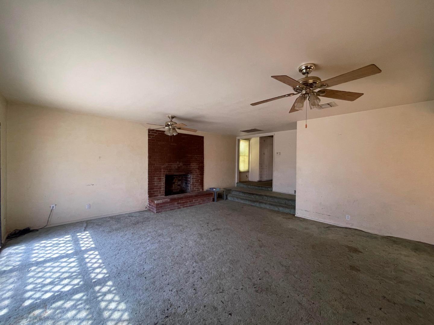 Detail Gallery Image 7 of 9 For 258 S E St, Exeter,  CA 93221 - 3 Beds | 2 Baths