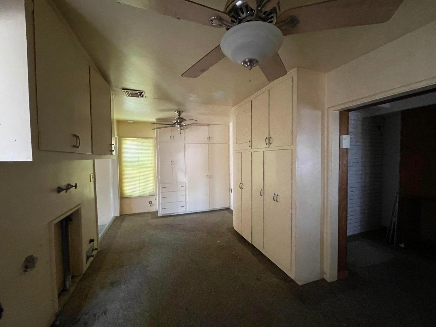Detail Gallery Image 8 of 9 For 258 S E St, Exeter,  CA 93221 - 3 Beds | 2 Baths