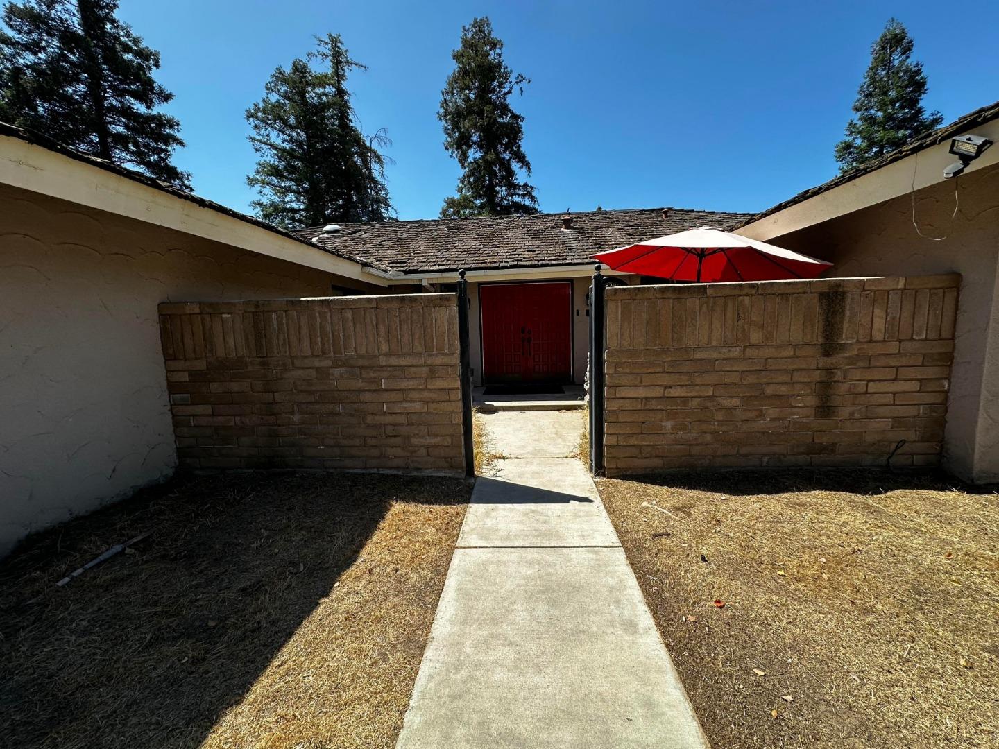 Detail Gallery Image 1 of 17 For 1547 W Fir Ave, Fresno,  CA 93711 - 3 Beds | 2 Baths