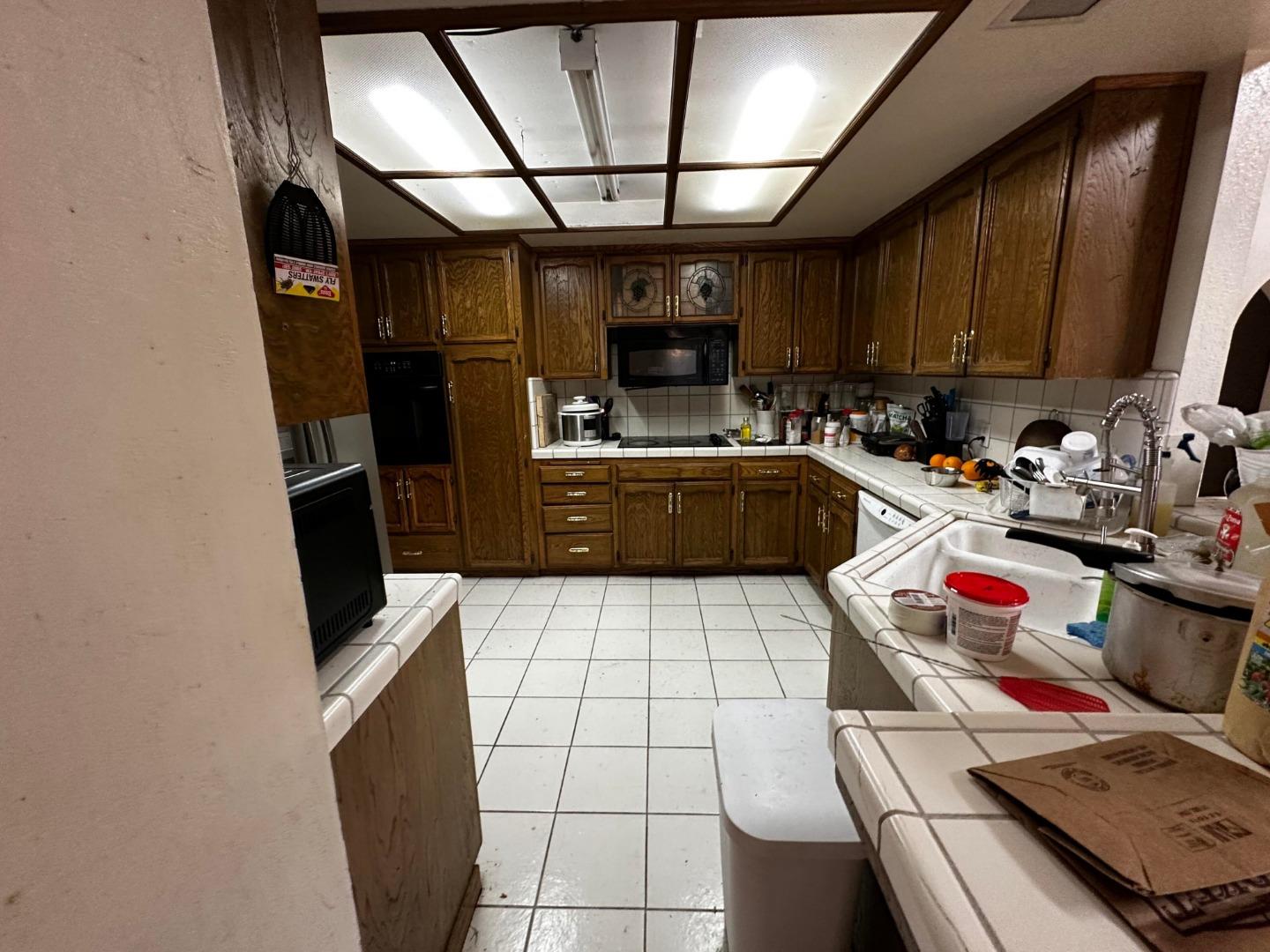 Detail Gallery Image 9 of 17 For 1547 W Fir Ave, Fresno,  CA 93711 - 3 Beds | 2 Baths