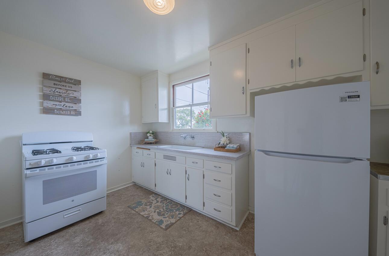 Detail Gallery Image 10 of 34 For 230 Gibson Ave, Pacific Grove,  CA 93950 - 2 Beds | 1 Baths