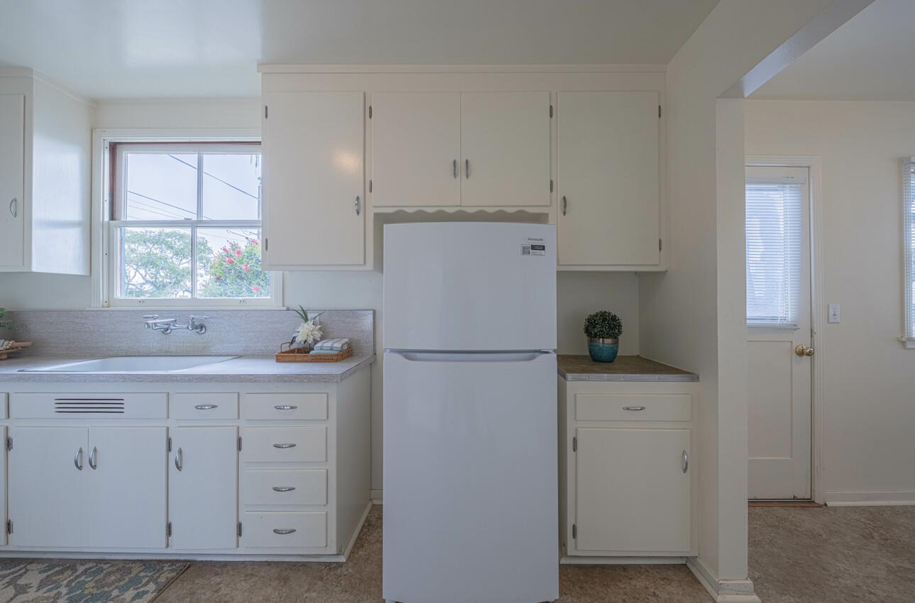 Detail Gallery Image 12 of 34 For 230 Gibson Ave, Pacific Grove,  CA 93950 - 2 Beds | 1 Baths