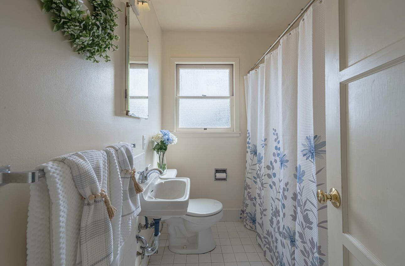 Detail Gallery Image 25 of 34 For 230 Gibson Ave, Pacific Grove,  CA 93950 - 2 Beds | 1 Baths