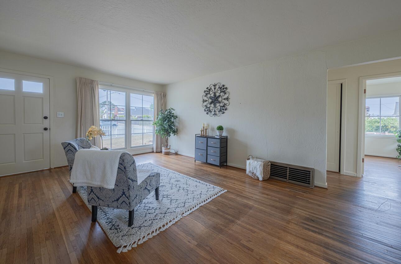 Detail Gallery Image 5 of 34 For 230 Gibson Ave, Pacific Grove,  CA 93950 - 2 Beds | 1 Baths