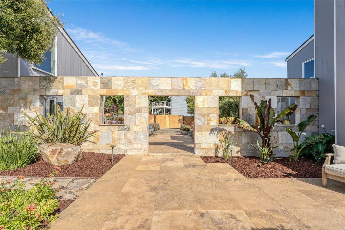Detail Gallery Image 12 of 87 For 405 Heather Point Ln, Watsonville,  CA 95076 - 3 Beds | 2/1 Baths