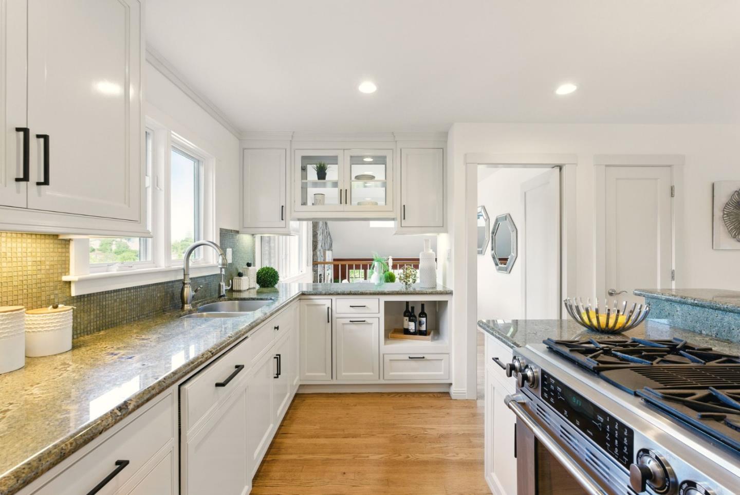 Detail Gallery Image 15 of 51 For 47 Pine Ave, San Carlos,  CA 94070 - 3 Beds | 2/1 Baths