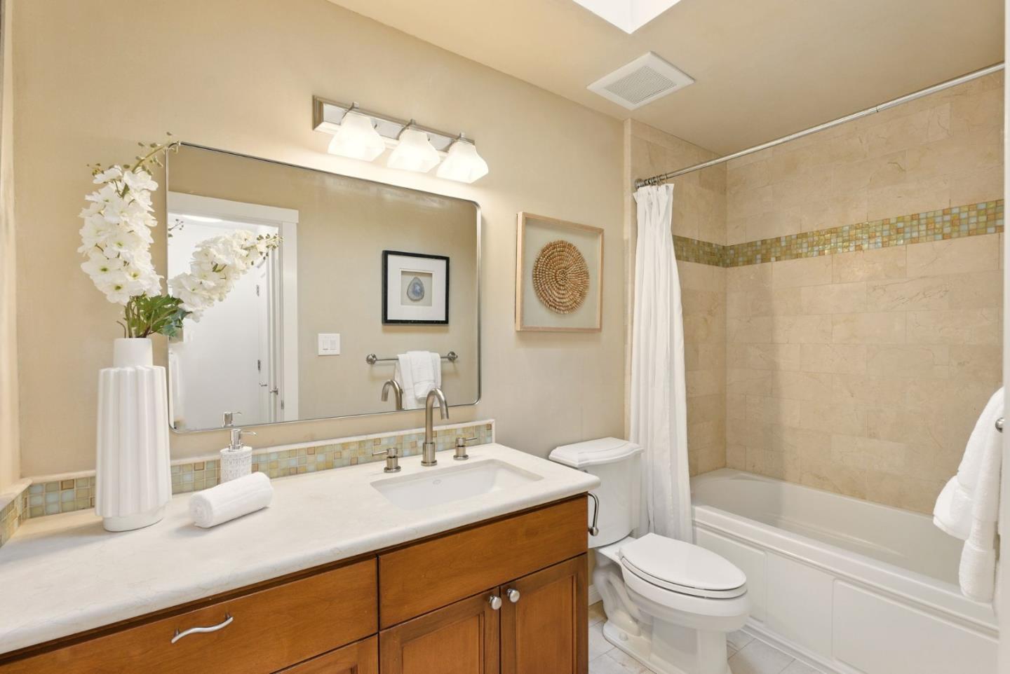 Detail Gallery Image 34 of 51 For 47 Pine Ave, San Carlos,  CA 94070 - 3 Beds | 2/1 Baths