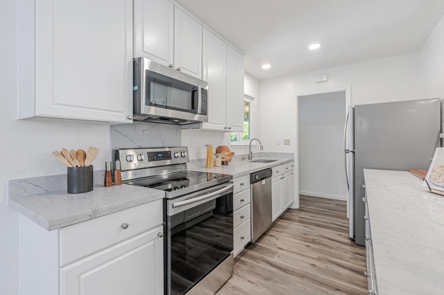Detail Gallery Image 13 of 47 For 3308 Valley Forge Way, San Jose,  CA 95117 - 3 Beds | 2 Baths