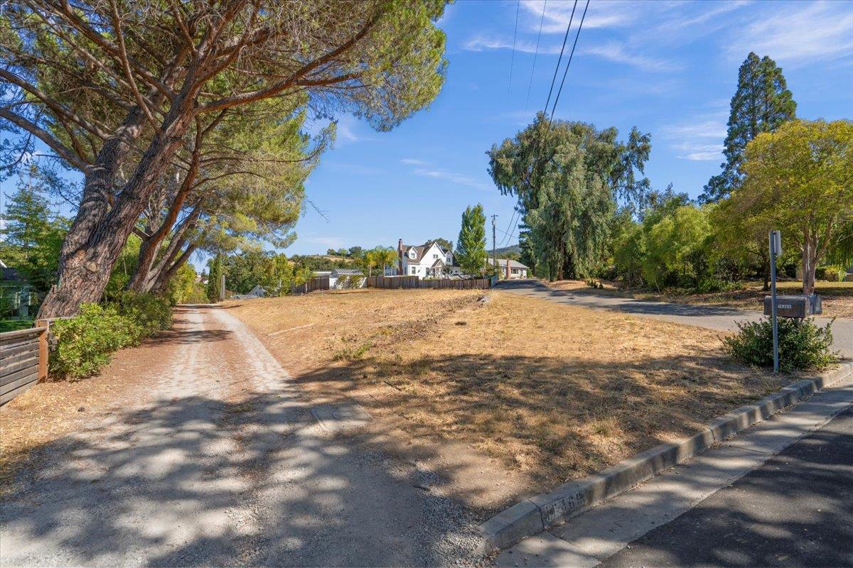 Detail Gallery Image 4 of 7 For 16460 B Bonnie Ln, Los Gatos,  CA 95032 - – Beds | – Baths