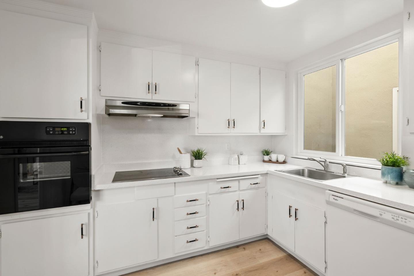 Detail Gallery Image 11 of 26 For 76 Royce Way, Daly City,  CA 94014 - 3 Beds | 2 Baths