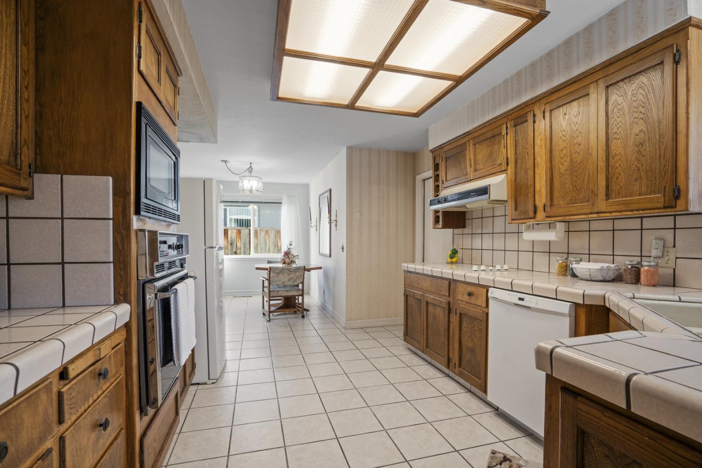 Detail Gallery Image 4 of 45 For 2844 via Carmen, San Jose,  CA 95124 - 3 Beds | 2 Baths
