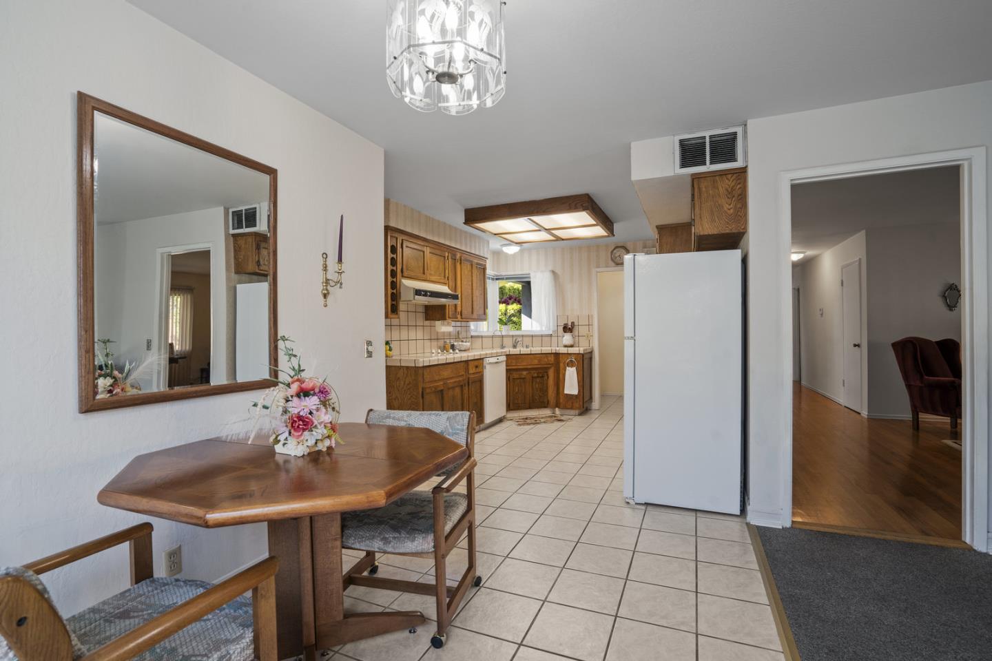 Detail Gallery Image 8 of 45 For 2844 via Carmen, San Jose,  CA 95124 - 3 Beds | 2 Baths