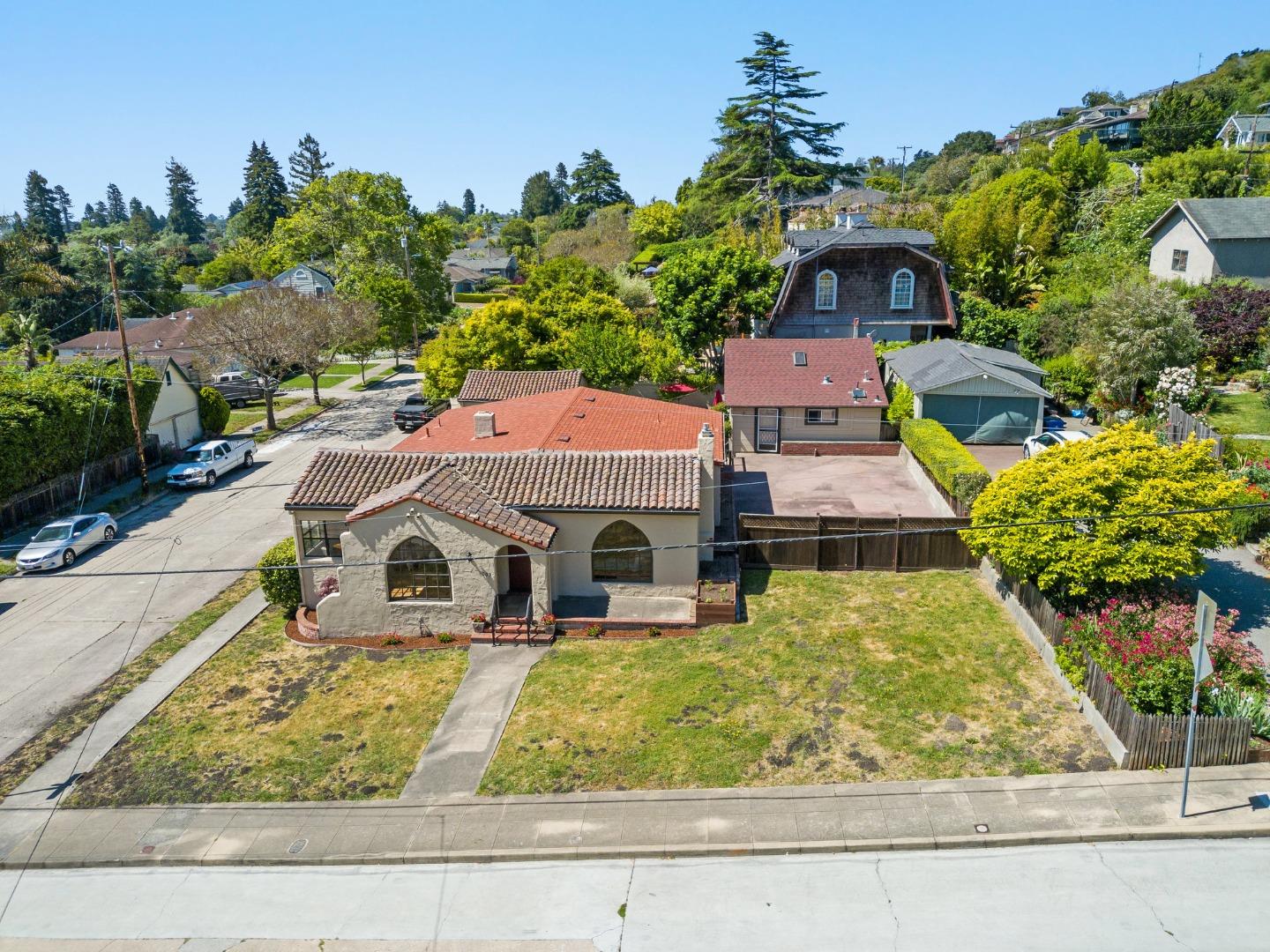 Detail Gallery Image 28 of 45 For 1003 Walnut Ave, Santa Cruz,  CA 95060 - 3 Beds | 2 Baths